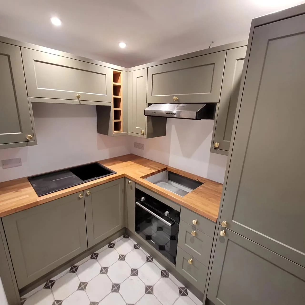 Wren Kitchen Fitting